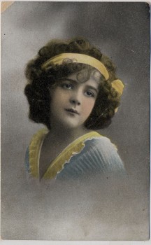 AK Frau Kind mit gelben Kopftuch 1914