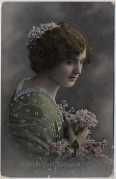AK Foto Herzlichen Glückwunsch zum Geburtstage Frau mit Blumen silbern 1918