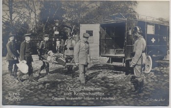 VERKAUFT !!!   AK Foto Original Aufnahme vom Kriegsschauplatz Transport verwundeter Soldaten in Feindesland 1. WK Verlag Gustav Liersch 1915