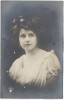 AK Foto hüsche Frau Schleife im Haar 1910