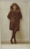 AK Foto Frau schwarz gekleidet mit Hut Fotograf E.H. Hies Wiesbaden 1928