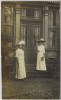 AK Foto Leipzig Gohlis 2 Damen mit Hut vor Hauseingang 1912