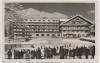 AK Foto Garmisch-Partenkirchen Hotel Riessersee mit Kramer Sportplatz viele Menschen Winter 1934