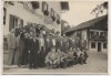 AK Foto Rohrdorf am Inn Gruppenbild vor Gasthaus zur Post 1950