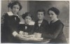 AK Foto Tittmoning Gruppenbild Frau mit 3 Kindern 1915
