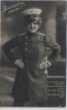 AK Foto Donnerwetter tadellos Frau in Uniform mit Säbel und Mütze 2 1909
