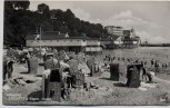 VERKAUFT !!!   AK Foto Sassnitz auf Rügen Strand mit vielen Menschen 1931