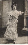AK Foto Schauspielerin Deraisy im Kleid Reutlinger Paris 1906