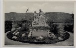 AK Foto Niederheimbach am Rhein Mutterdenkmal im Märchenhain mit Fahnen 1940