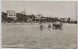 AK Foto Lietzow auf Rügen Strand mit Häusern und Menschen 1930