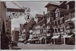 AK Foto Lindau am Bodensee Hauptstrasse mit Geschäften Autos  1950
