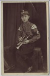 VERKAUFT !!!   AK Foto Soldat mit Trompete Schirmmütze Schwalbennester Musikzug sitzend Wehrmacht Porträt 1933