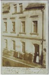 AK Foto Triebes Hausansicht mit Menschen Materialwaren Zeulenroda 1914 RAR