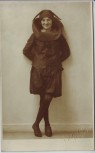 AK Foto Frau schwarz gekleidet mit Hut Fotograf E.H. Hies Wiesbaden 1928