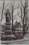 AK Berlin Reinickendorf Ost Denkmal Wilhelm 1. mit Kind und Kirche Feldpost 1914