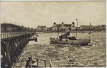 AK Foto Ostseebad Binz a. Rügen Seebrücke u. Strand mit Fähre Sellin Sassnitz 1920