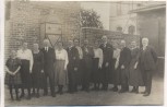 AK Foto Menschengruppe vor Automat der Fabrik exlosionssicherer Gefässe Salzkotten 1920
