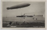 AK Foto Zeppelin LZ 127 mit Dampfer Constanz am Bodensee mit Menschen 1932 RAR