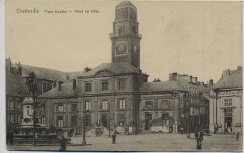 AK Charleville-Mézières Place Ducale Hotel de Ville Ardennes Frankreich Feldpost 1917