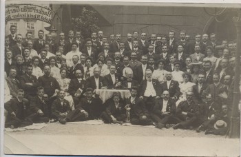 VERKAUFT !!!   AK Foto Erfurt Hotel Rheinischer Hof Hackerbräu-Garten Gruppenfoto Verein 1920 RAR
