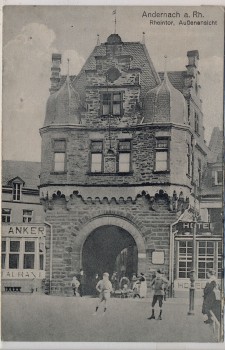 AK Andernach am Rhein Rheintor Außenansicht mit Menschen 1920