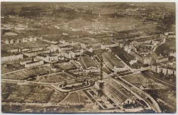 AK Foto Berlin Ausstellungshallen mit Funkturm vom Flugzeug aus 1930