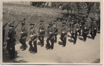 AK Foto Schützengesellschaft Schweikershain Umzug Erlau 1920 RAR