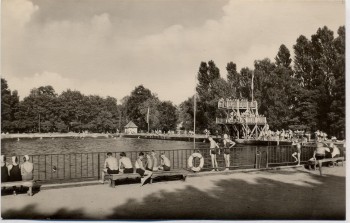 AK Foto Elsterwerda Freibad viele Menschen 1968