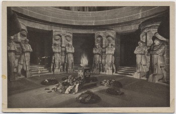 AK Leipzig Völkerschlachtdenkmal Innenansicht Rumeshalle Kränze 1935