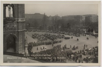 VERKAUFT !!! AK Foto Wien Volkstrauertag Trauerfeier vor dem Rathaus für die Gefallenen der Exekutive Österreich 1934 VERKAUFT !!! AK Foto Wien Volkstrauertag Trauerfeier vor dem Rathaus für die Gefallenen der Exekutive Österreich 1934