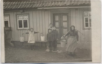 AK Foto Einbeck Hausansicht mit Menschen 1910 RAR