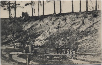 AK Juvincourt-et-Damary Ruhestätte sächs. Krieger mit Soldaten 1.WK Aisne Frankreich 1915