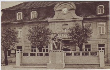 AK Stavenhagen in Mecklenburg Rathaus Reuter-Denkmal 1920