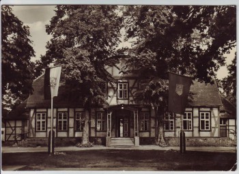 AK Foto Friedrichsmoor Jagdschloß Einsatzlager FDJ Lewitz mit Fahnen bei Neustadt-Glewe 1961
