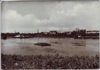 AK Foto Roßlau (Elbe) Ortsansicht mit Elbe Brücke Schiffe 1974