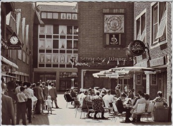AK Foto Düsseldorf Schneider Wibbel Gasse viele Menschen 1970
