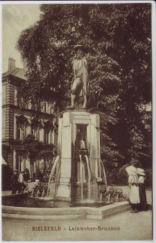 AK Bielefeld Leineweber-Brunnen mit Menschen 1910