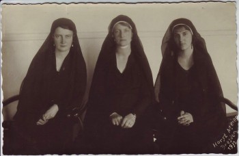 VERKAUFT !!!   AK Foto Dresden 3 Frauen in Trauerkleid Fotograf Horst Meier 1932