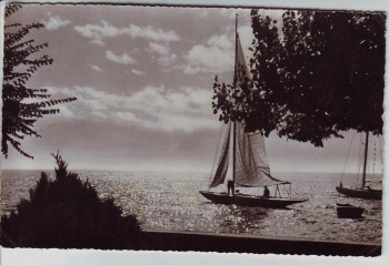 AK Foto Ammersee Mittagsstille mit Segelschiff bei Utting 1950 AK Foto Ammersee Mittagsstille mit Segelschiff bei Utting 1950