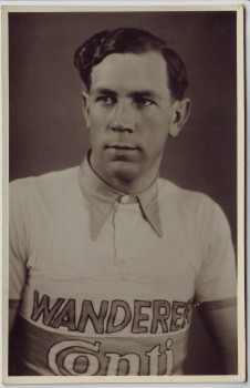 VERKAUFT !!!   AK Foto Erich Ifland Düsseldorf Radrennfahrer Radsport Wanderer Conti Fahrrad 1939 RAR