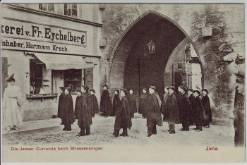 AK Jena Kurrende bei Straßensingen Bäckerei Eychelberg Johannistor Studentika 1910