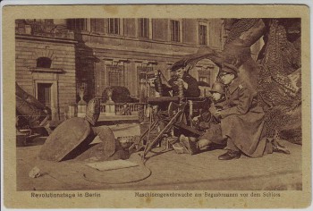 AK Berlin Revolutionstage Maschinengewehr am Begasbrunnen Schloß Soldaten 1919 RAR AK Berlin Revolutionstage Maschinengewehr am Begasbrunnen Schloß Soldaten 1919 RAR