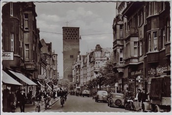 AK Foto Leverkusen Wiesdorf Hauptstraße viele Menschen Autos Geschäfte 1953