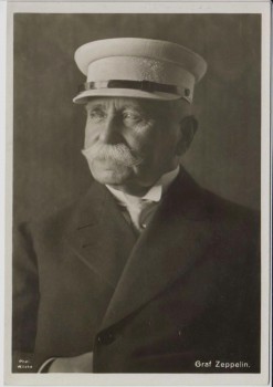 AK Foto Graf Zeppelin mit Schirmmütze 1930
