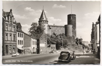 VERKAUFT !!!   AK Foto Mayen / Eifel Die Genovevaburg mit Straßenansicht und Autos 1960
