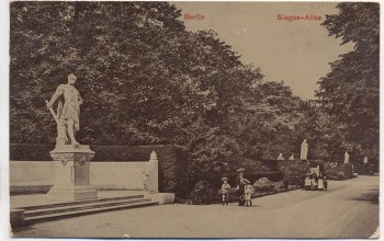 AK Berlin Siegesallee mit Denkmal und Menschen Soldatenkarte 1910