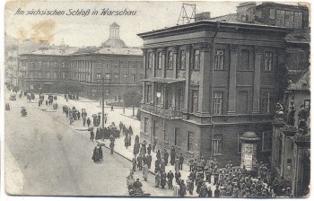 VERKAUFT !!!     AK Warschau Warszawa Am sächsischen Schloss viele Soldaten und Menschen Polen Feldpost 1. Weltkrieg 1918