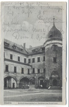 AK Cüstrin Küstrin Schloss Kasernenhof mit Denkmal des Kurfürsten Kostrzyn nad Odrą Neumark Polen Feldpost 1918