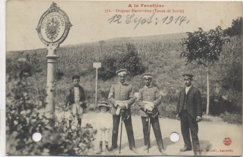 AK A la Frontiere Dragons Hanovriens Soldaten mit Kindern Feldpost 1914