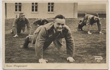 VERKAUFT !!!   AK Foto Unsere Wehrmacht Beim Morgensport 1937